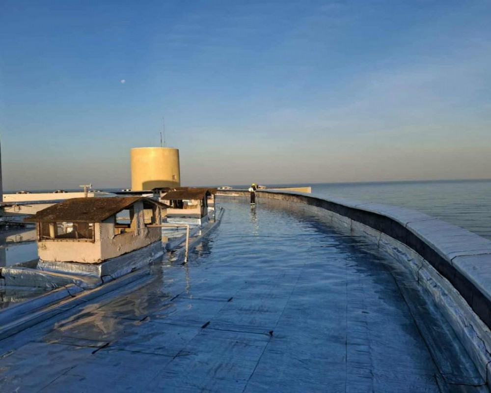 Imagem 16 da galeria Impermeabilização de laje exposta com manta asfáltica aluminada.