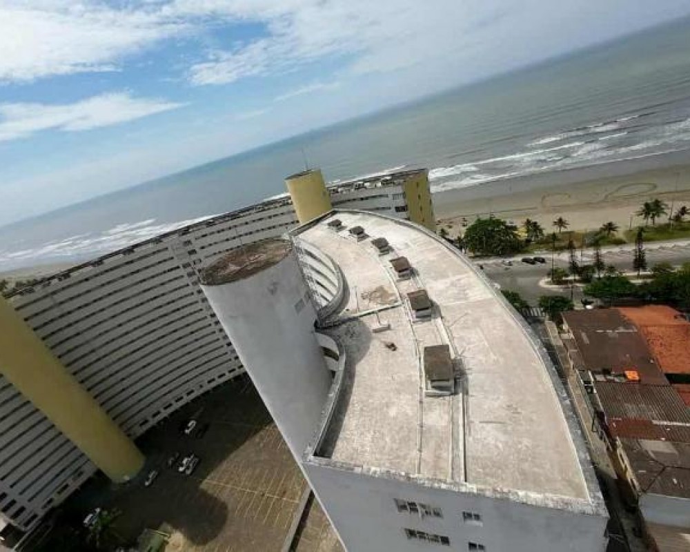 Imagem 5 da galeria Impermeabilização de laje exposta com manta asfáltica aluminada.