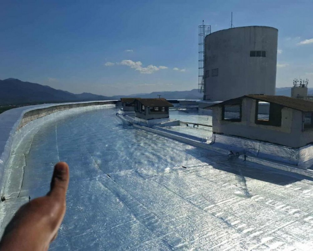 Imagem 35 da galeria Impermeabilização de laje exposta com manta asfáltica aluminada.