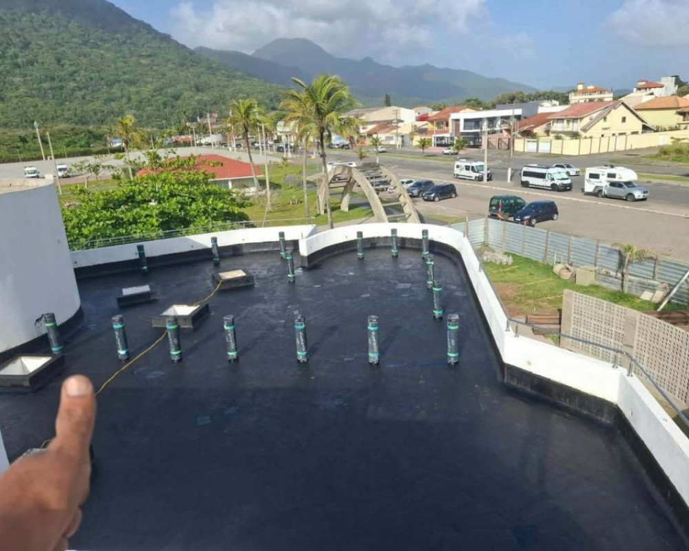 Imagem 3 da galeria Impermeabilização de laje com manta asfáltica, impede passagem de água indesejada.