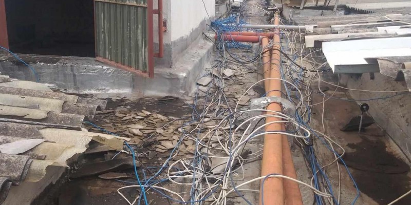 Impermeabilização de calhas e telhados, elimina goteiras, calor  e vazamentos. Impermeabilização de calhas e telhados, elimina goteiras, calor  e vazamentos.