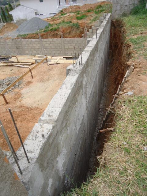 impermeabilização de muro de arrimo.