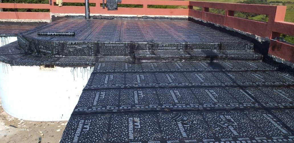 Impermeabilização de laje, com manta asfáltica.