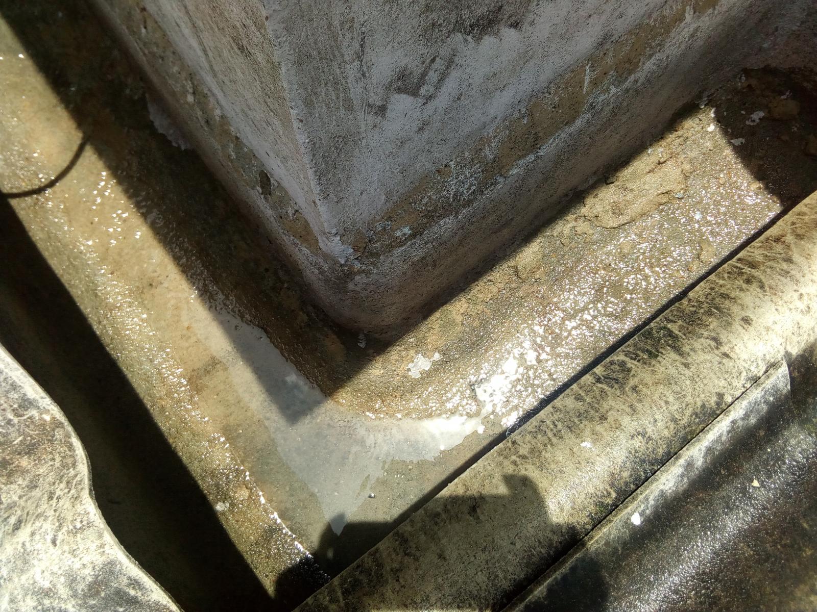 Impermeabilização em   Calha de concreto e galvanizada.