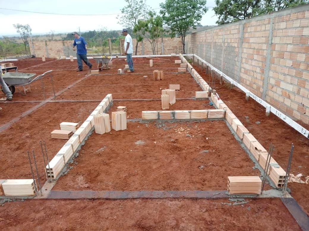 construção e reforma, construtor, pedreiro e pintor.