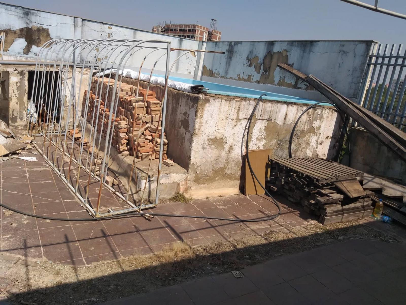 Construtor,Pedreiro e Pintor.