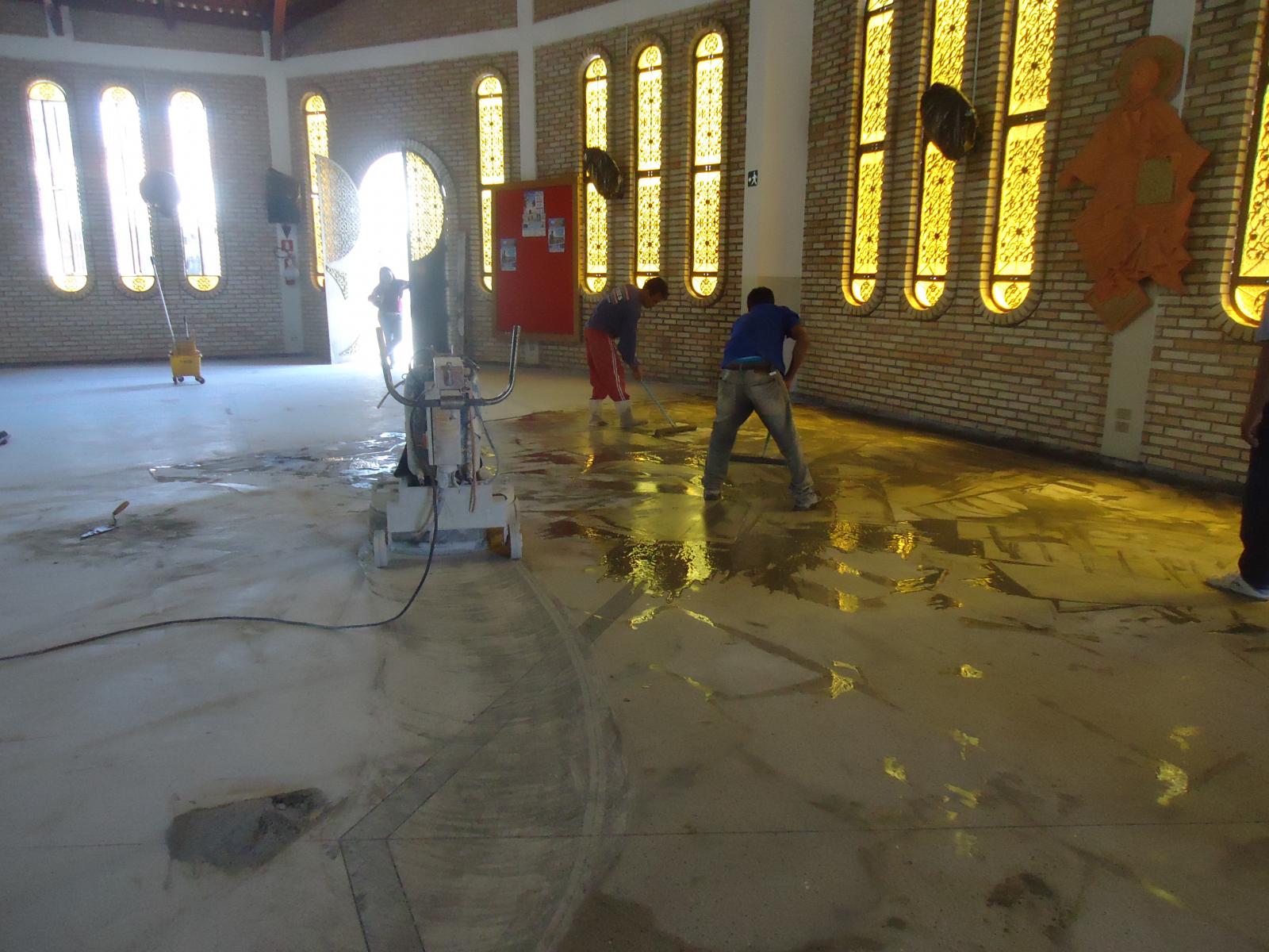 Pisos industriais de alta e baixa resistência.  