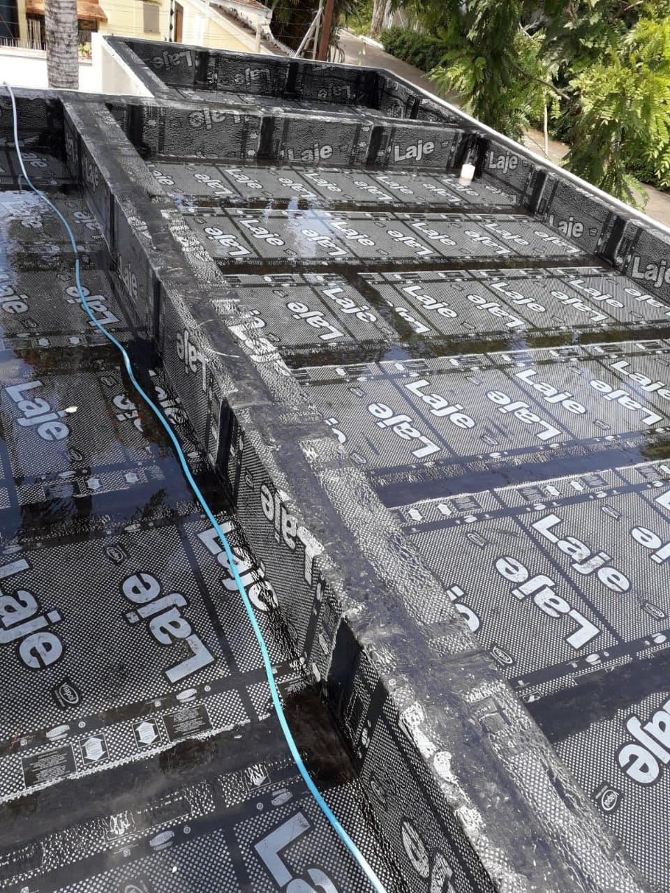 Impermeabilização de Lajes e coberturas, com manta comum e aluminizada.