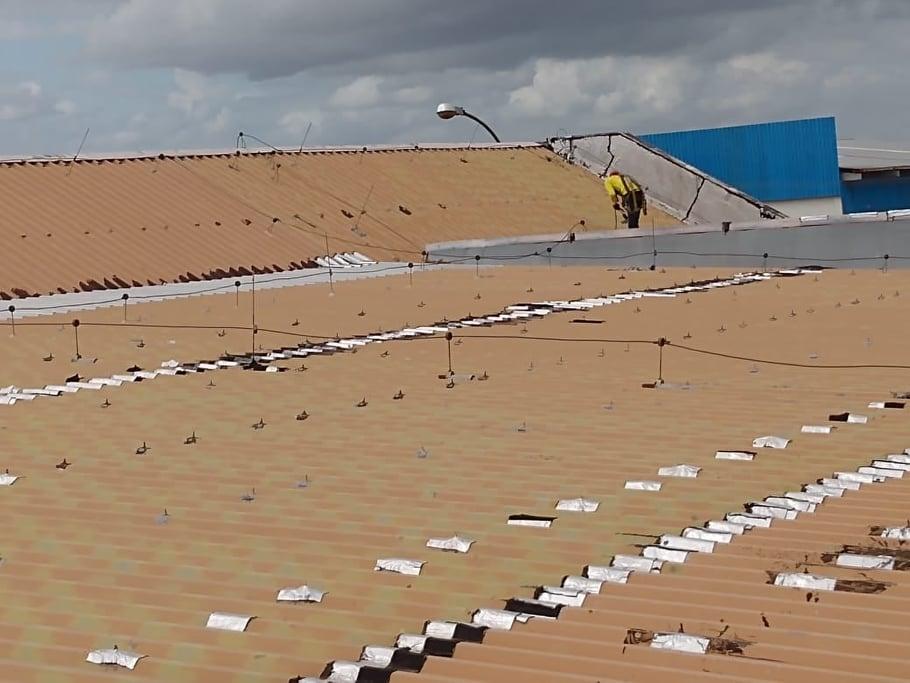 Impermeabilização de Telhados e Coberturas, industriais, comerciais e residenciais, manta aluminizada, borracha liquida e bidim.