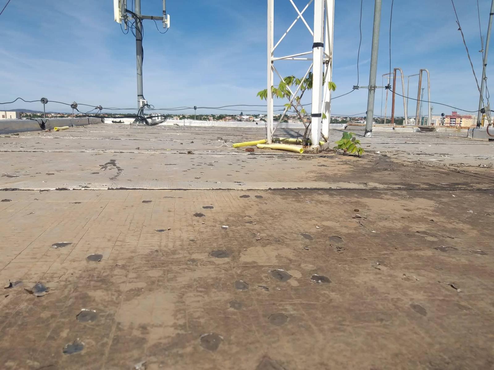 Impermeabilização e isolamento térmico, para telhados e lajes expostas.