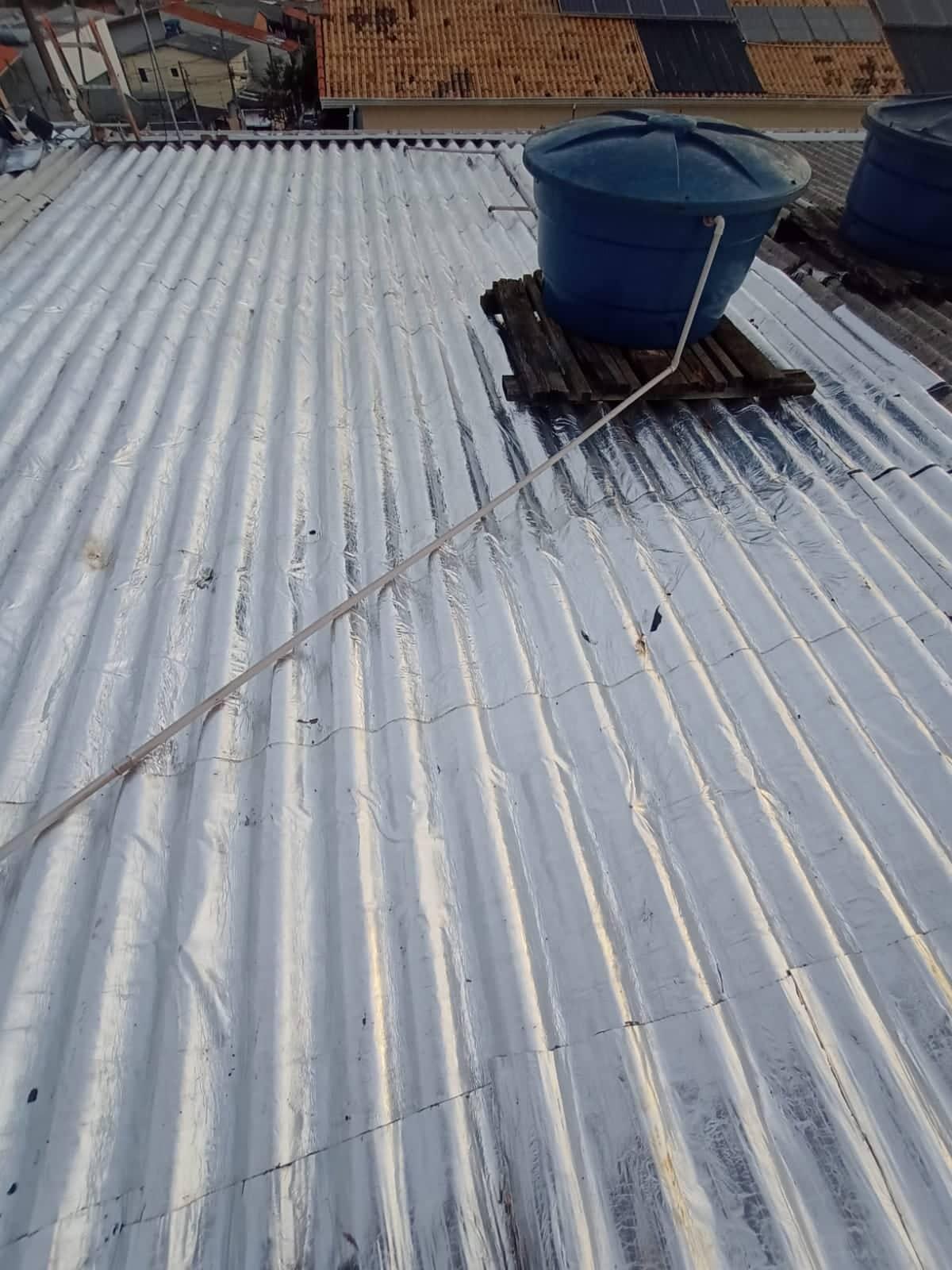 Impermeabilização e isolamento térmico, para telhados e coberturas.