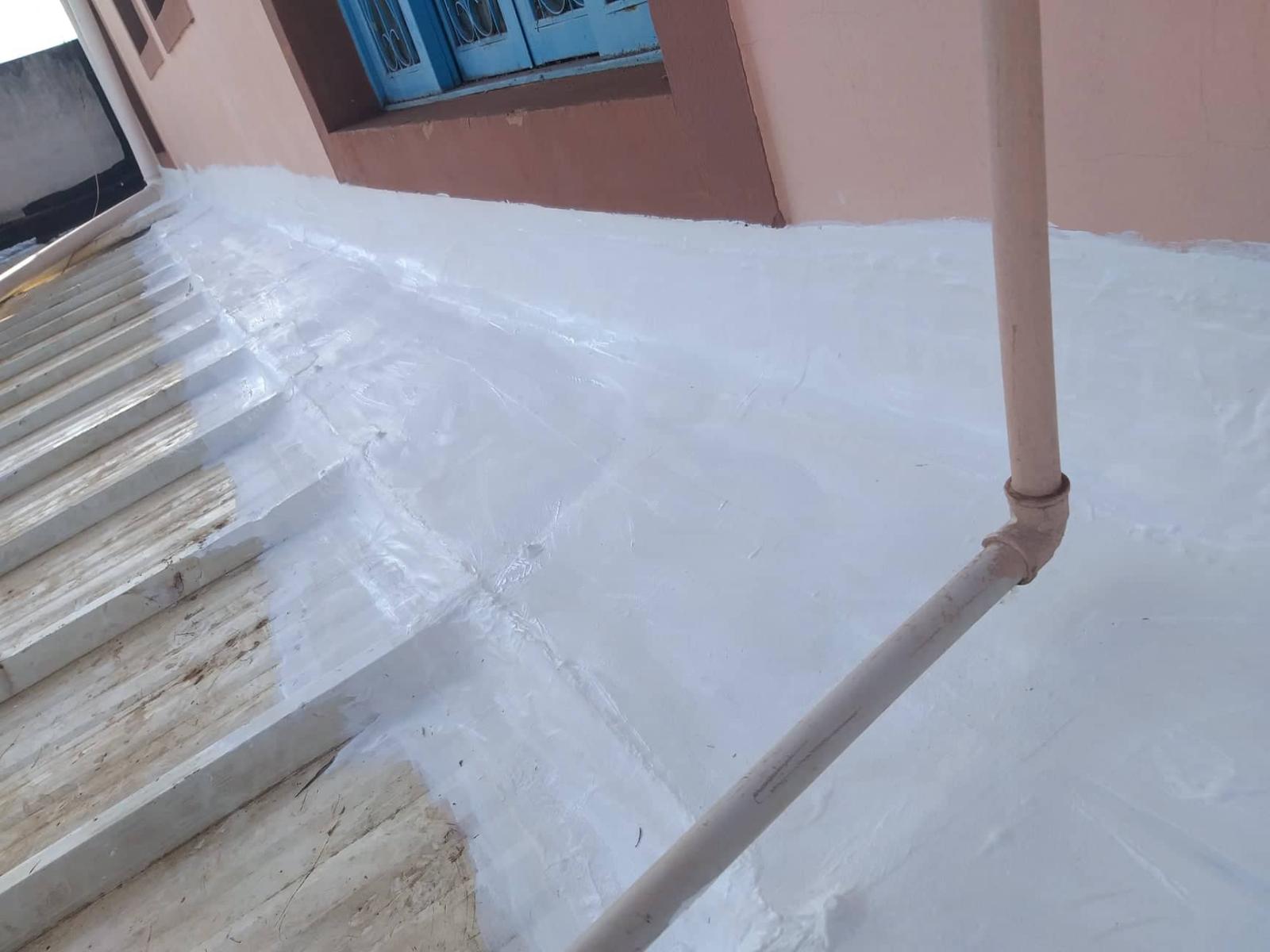 Impermeabilização e isolamento térmico, para telhados e coberturas.