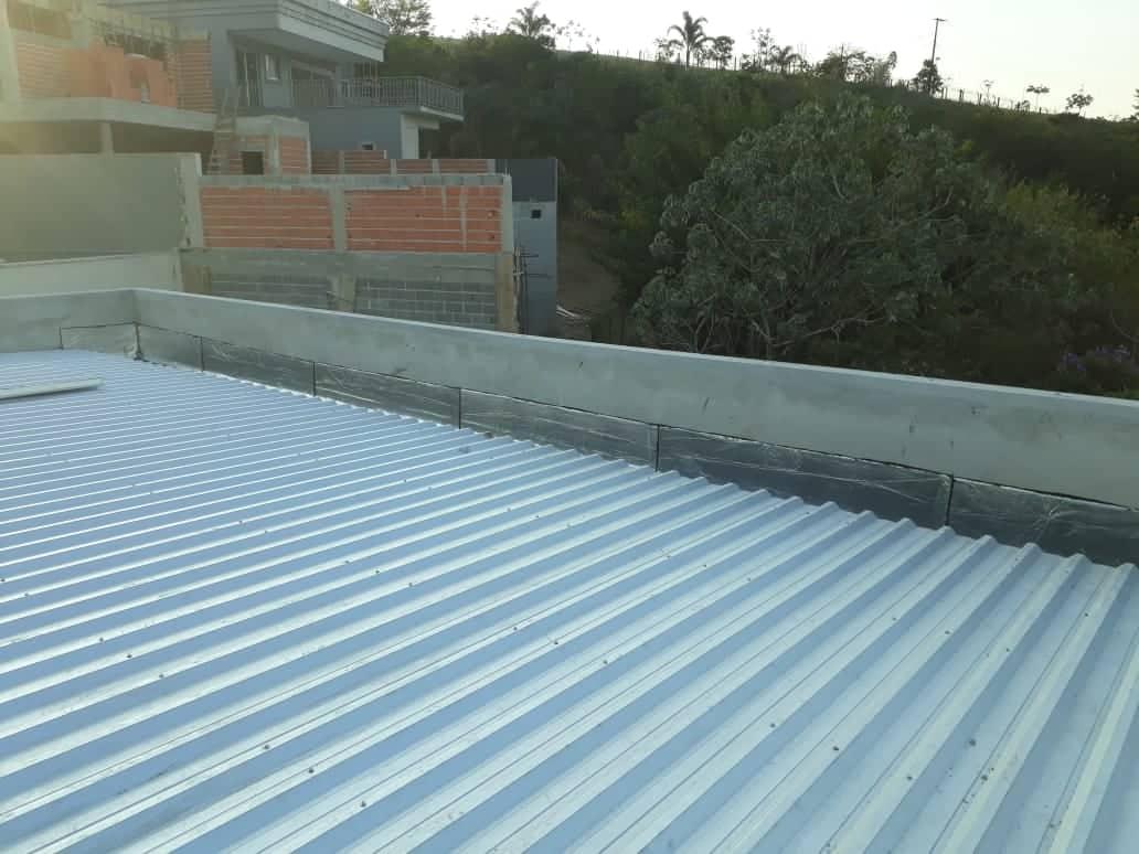 Impermeabilização e isolamento térmico, para telhados e coberturas.