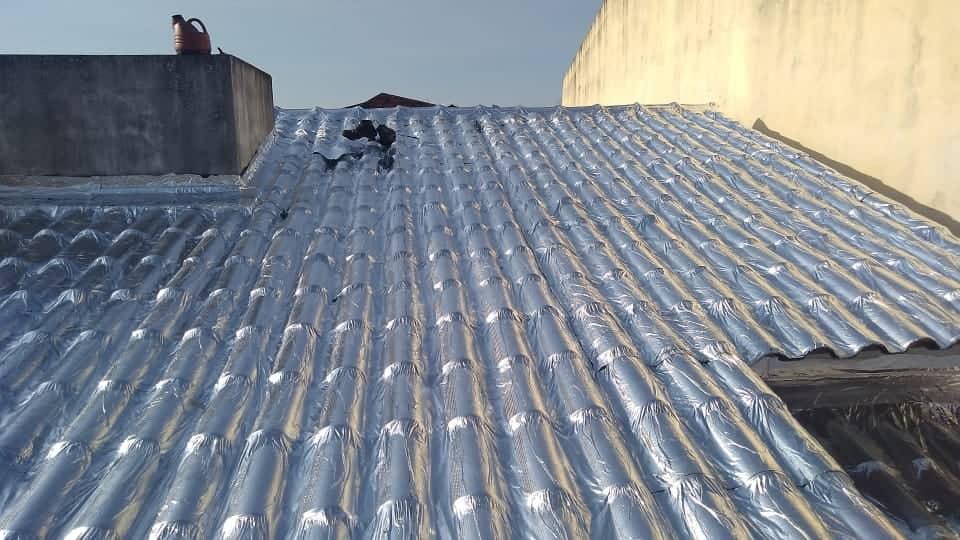 Impermeabilização e isolamento térmico, para telhados e coberturas.
