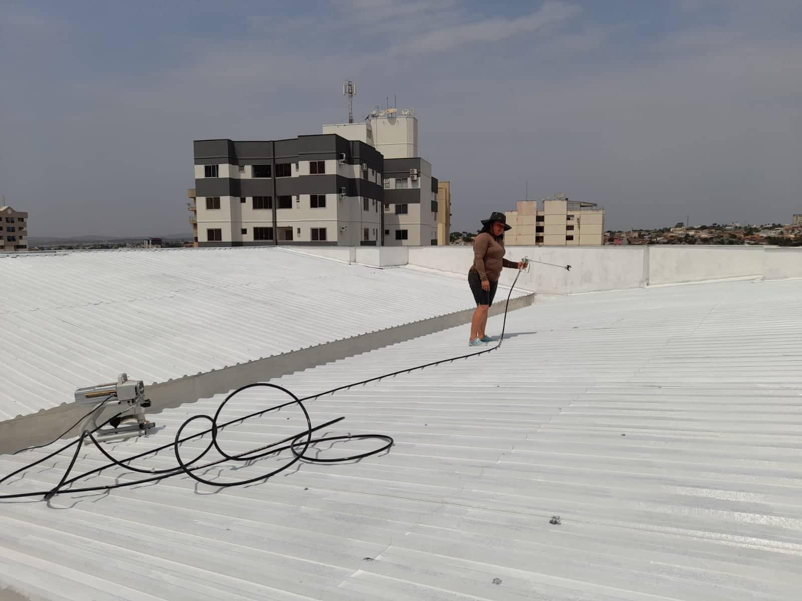Impermeabilização e isolamento térmico, para telhados e coberturas.