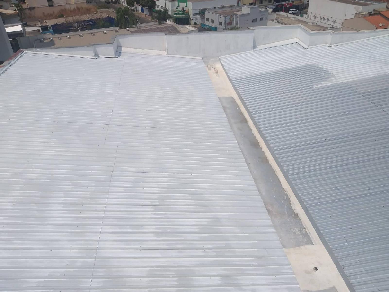 Impermeabilização e isolamento térmico, para telhados e coberturas.