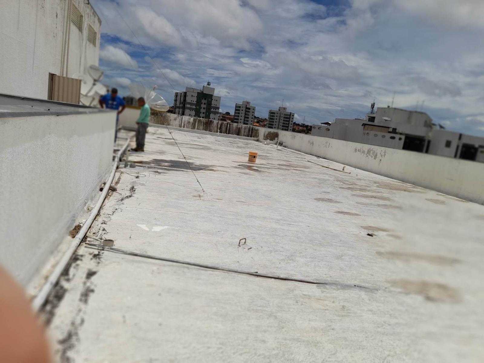 Impermeabilização de lajes e coberturas expostas.