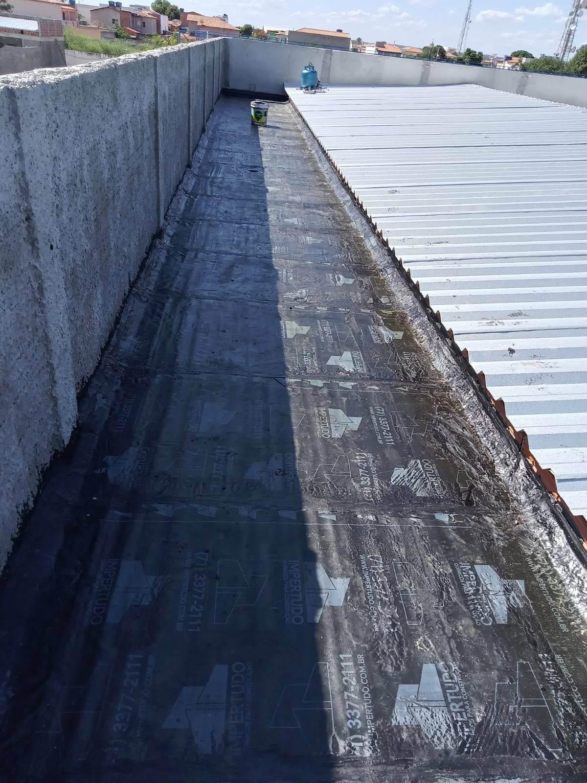 Impermeabilização de telhados, calhas e coberturas. 