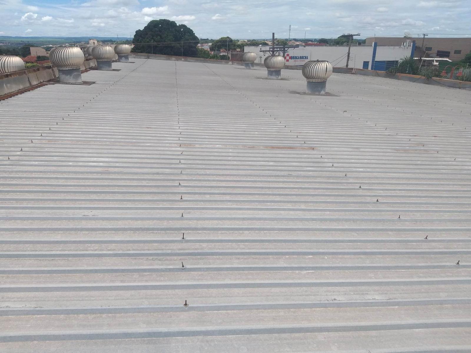 Impermeabilização e isolamento térmico, para telhados e coberturas.