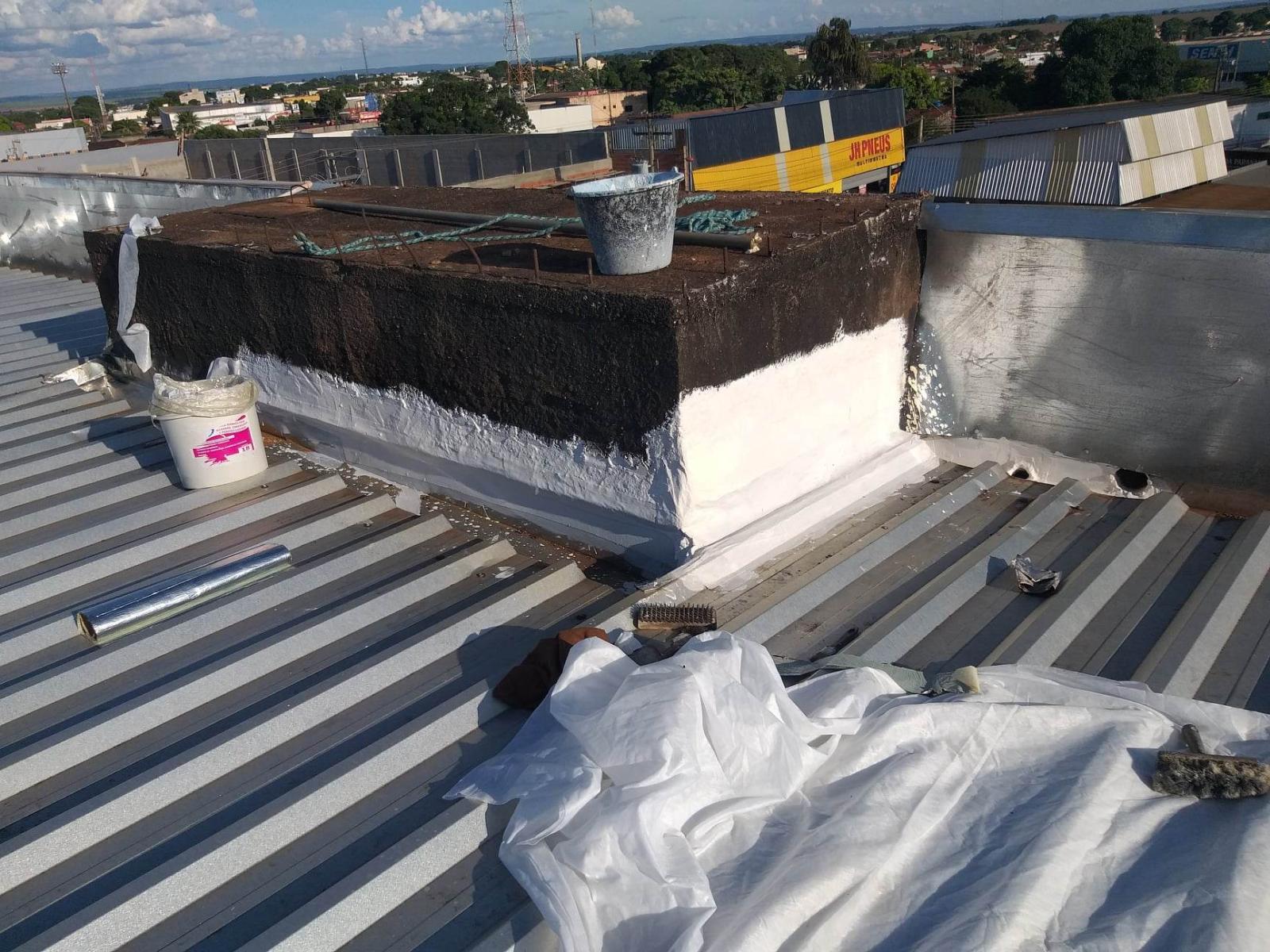 tratamento de goteiras e vazamentos  em telhado galvanizado.