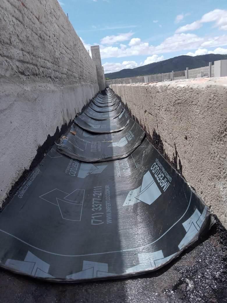 Impermeabilização de calhas de concreto.