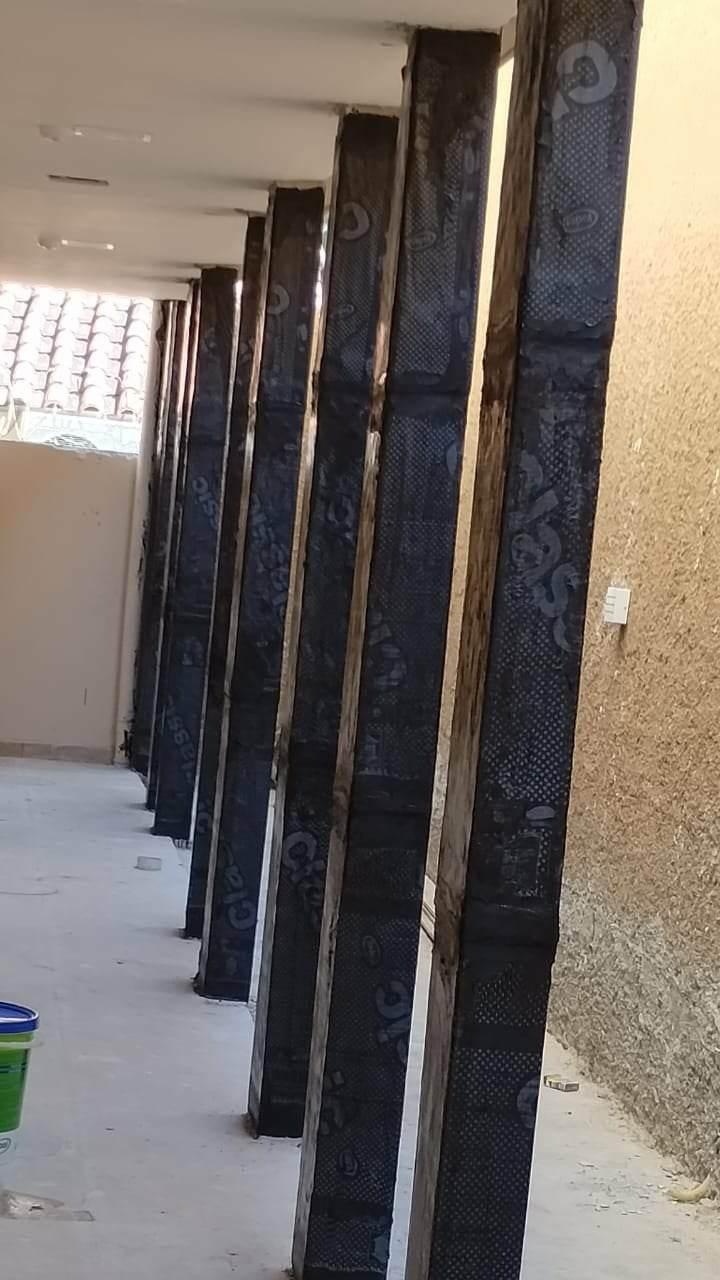 Impermeabilização de colunas com manta asfáltica.