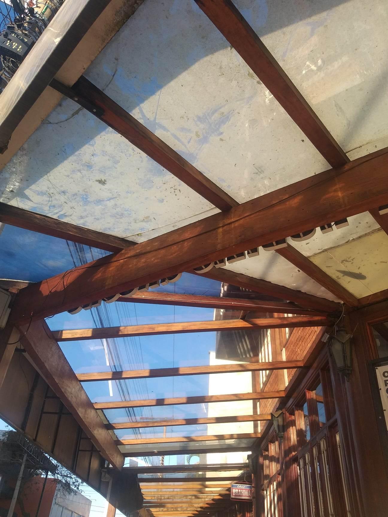 Impermeabilização e isolamento térmico, para telhados e coberturas expostas.