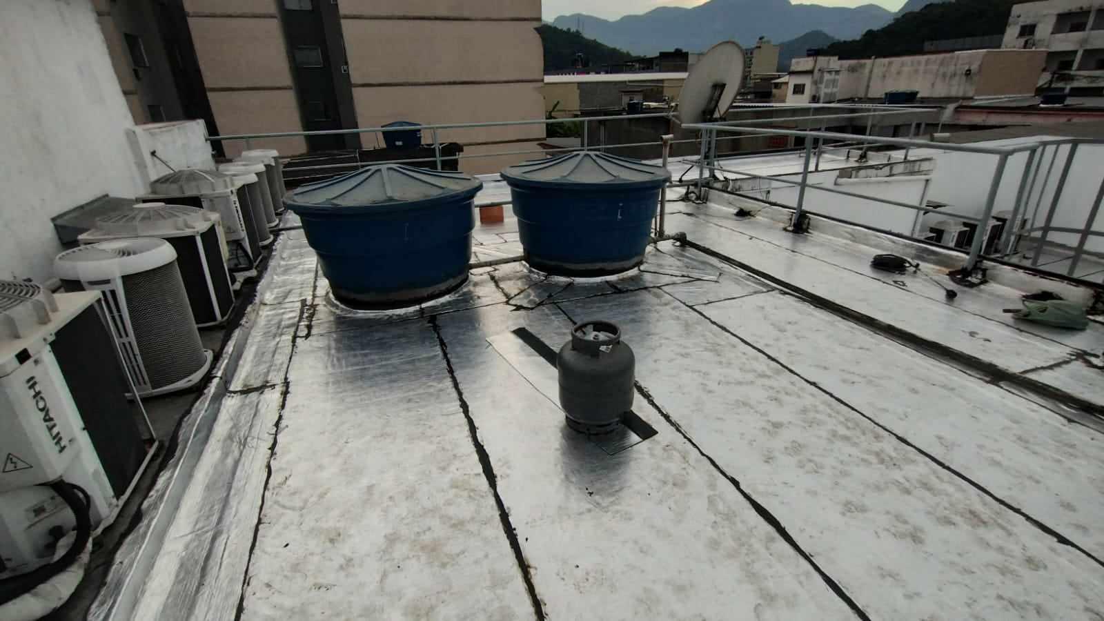 Impermeabilização de lajes e coberturas expostas.