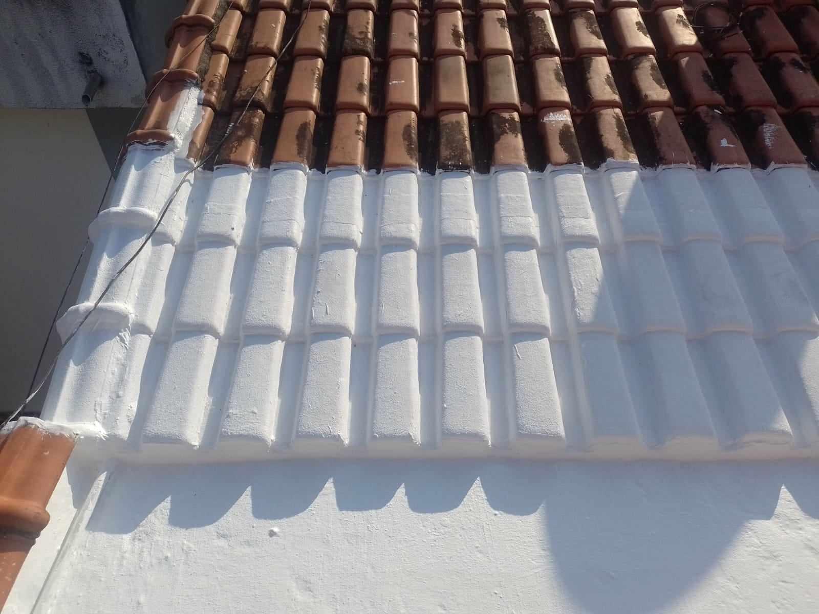 Impermeabilização e isolamento térmico, para telhados e coberturas expostas.