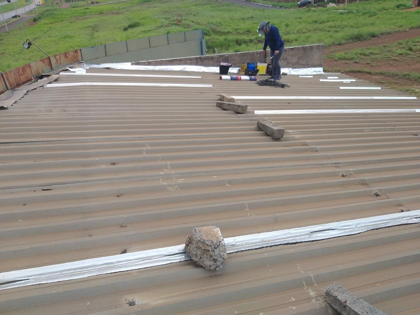 Impermeabilização e isolamento térmico, para telhados e coberturas.
