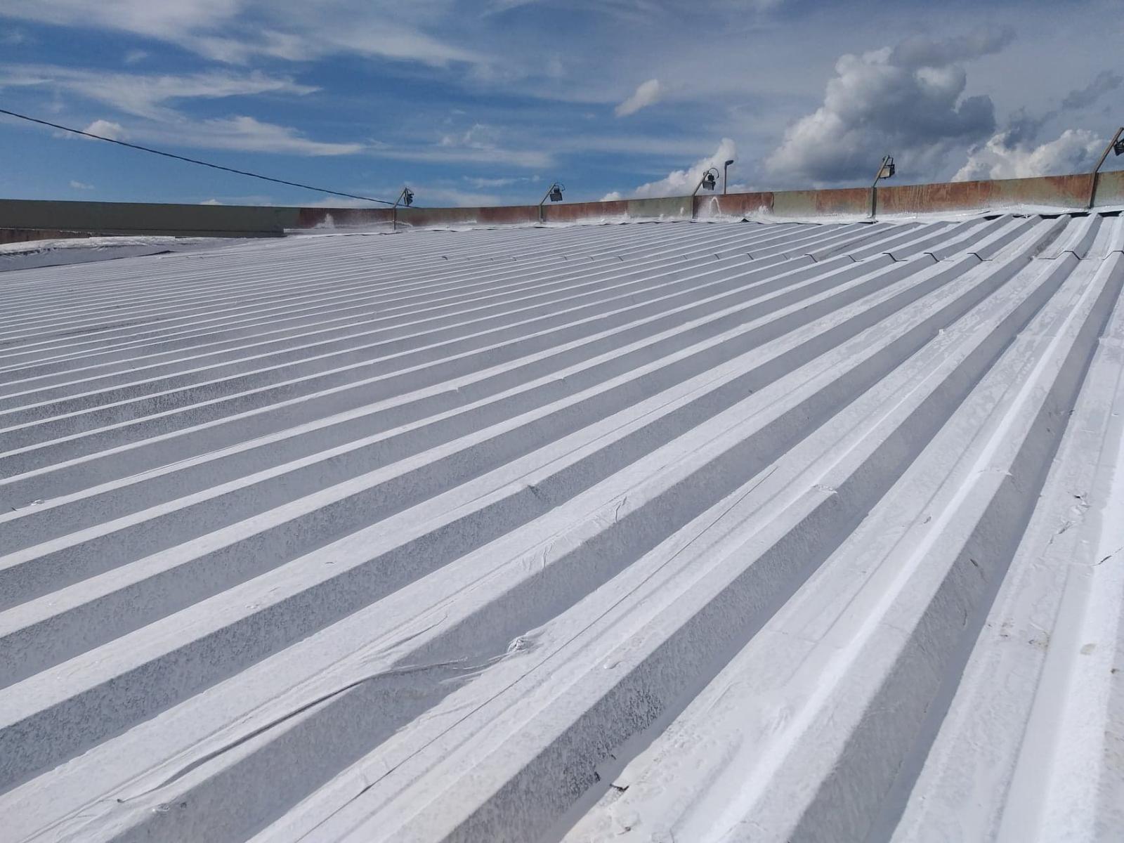 Impermeabilização e isolamento térmico, para telhados e coberturas.