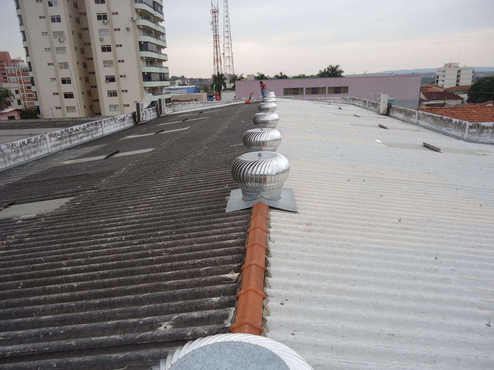 Impermeabilização e isolamento térmico para telhados e coberturas.