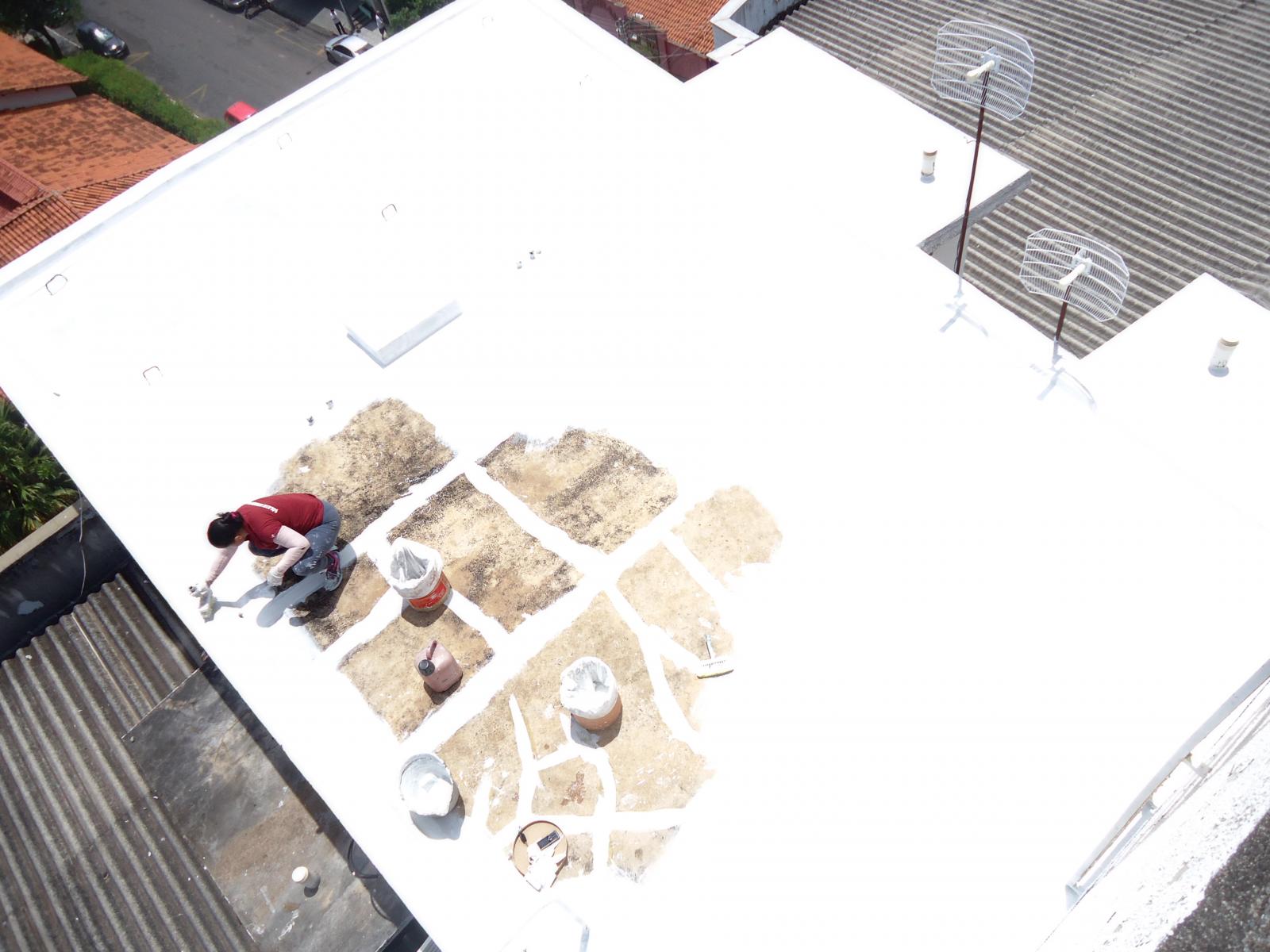 Impermeabilização e isolamento térmico para lajes, telhados e coberturas expostas.