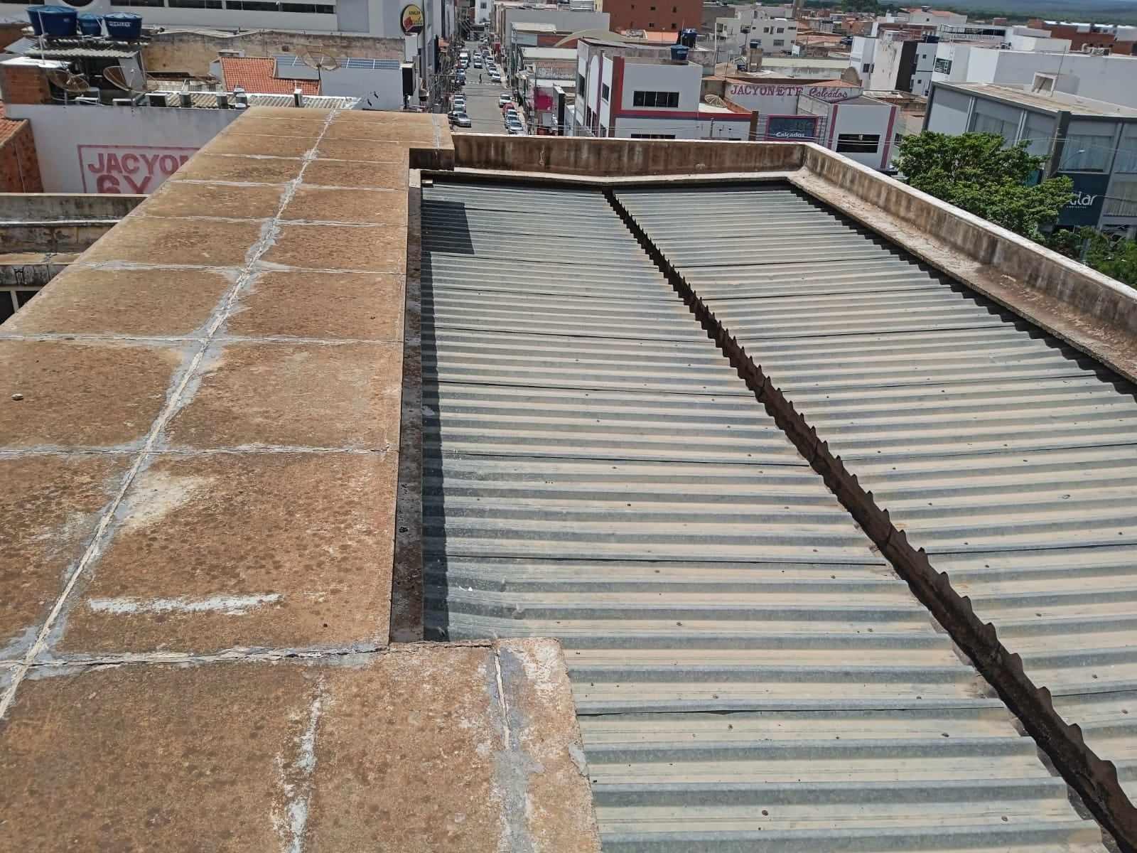 Impermeabilização de telhados galvanizados.