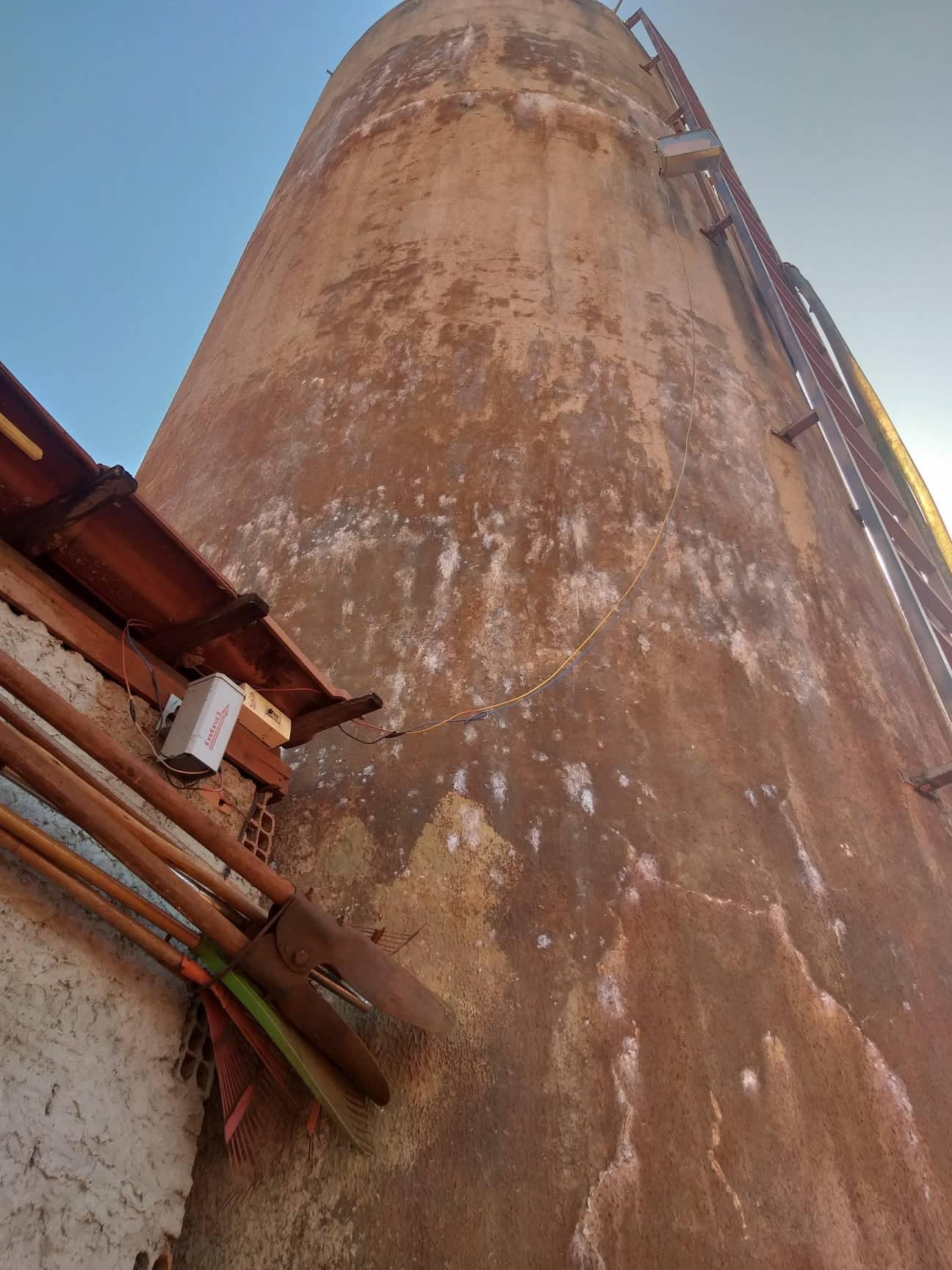 Impermeabilização de caixas d'água e reservatórios, Aterrados e elevando.