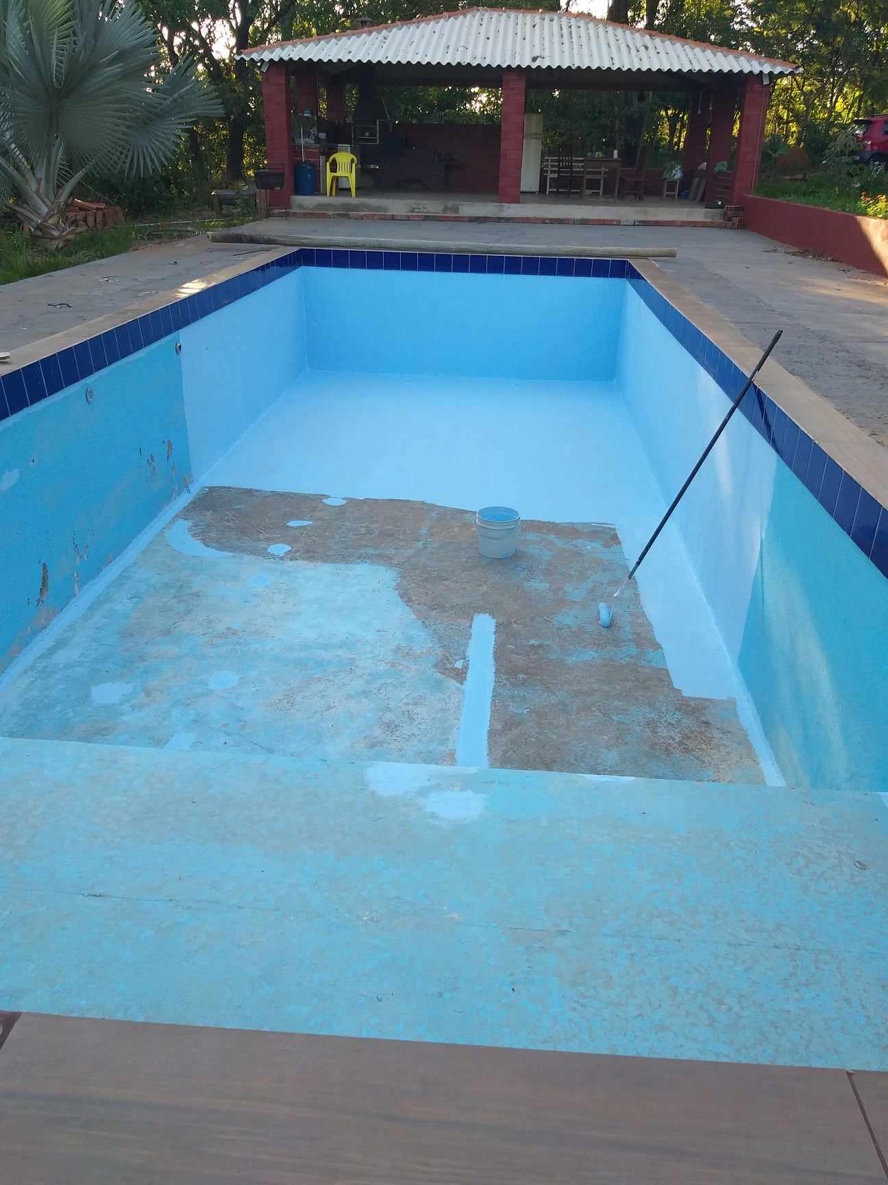 Impermeabilização e recuperação de piscina de fibra, com borracha liquida e bidim