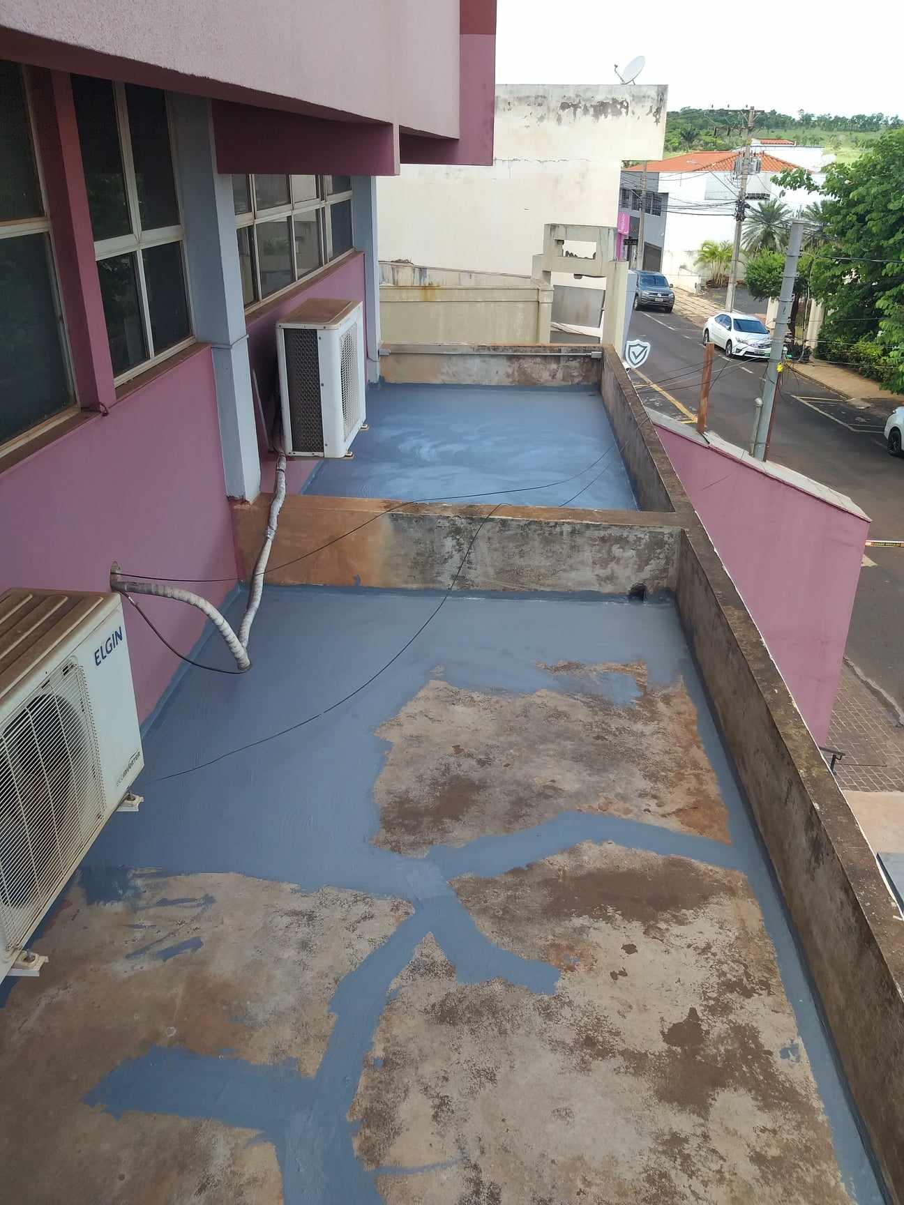 Impermeabilização de lajes e coberturas expostas.