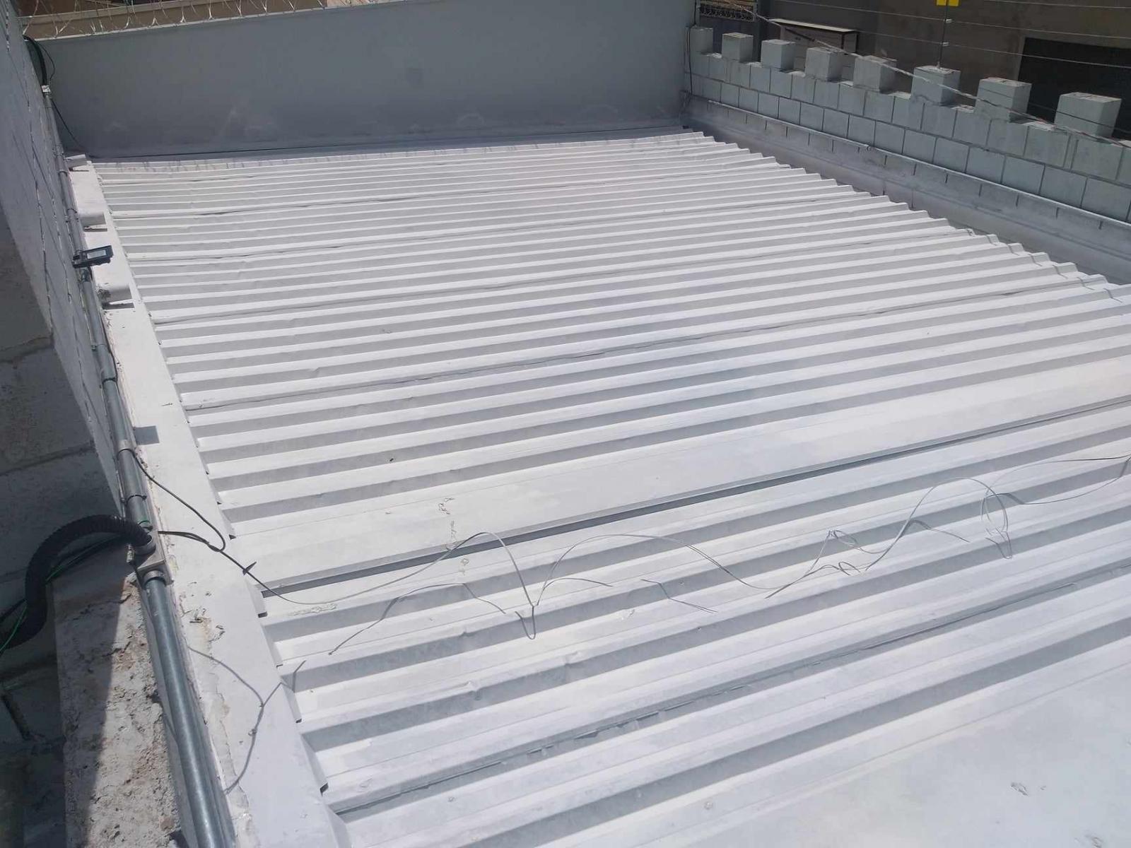 Impermeabilização e isolamento térmico, para telhados e coberturas expostas.