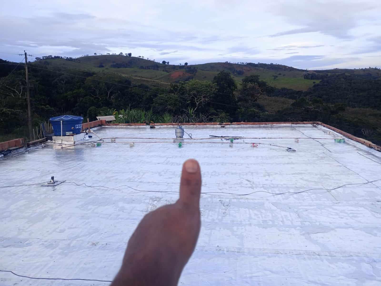 Impermeabilização e isolamento térmico em lajes e coberturas expostas.