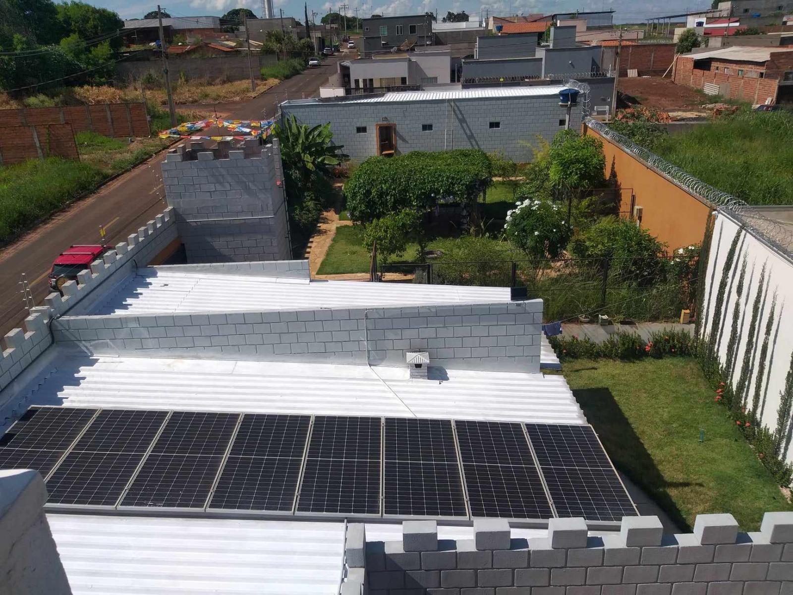 Impermeabilização e isolamento térmico, para telhados e coberturas expostas.