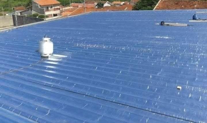 Impermeabilização e isolamento térmico, para telhados e coberturas expostas.