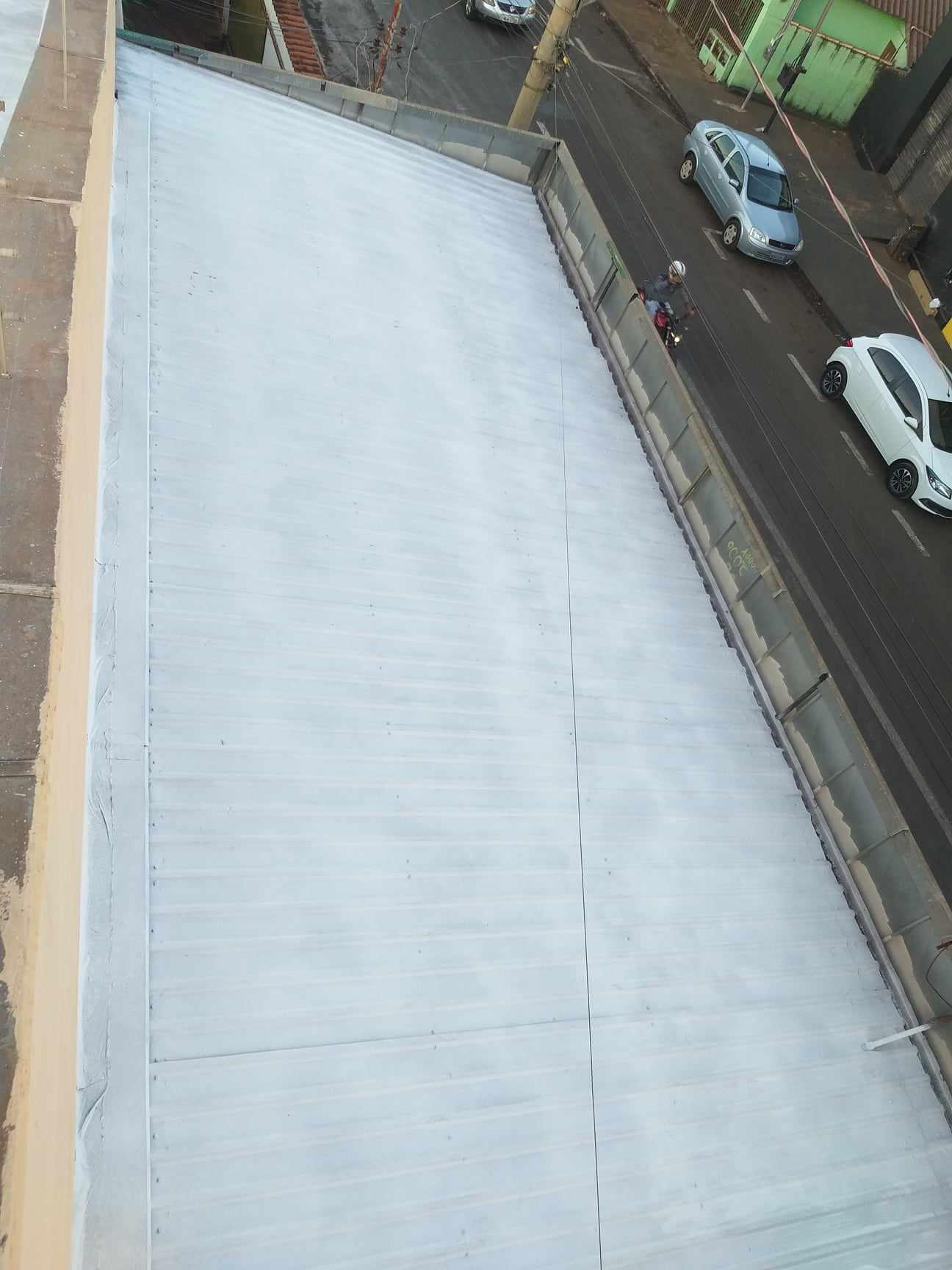 Impermeabilização e isolamento térmico, para telhados e coberturas com borracha liquida térmica.