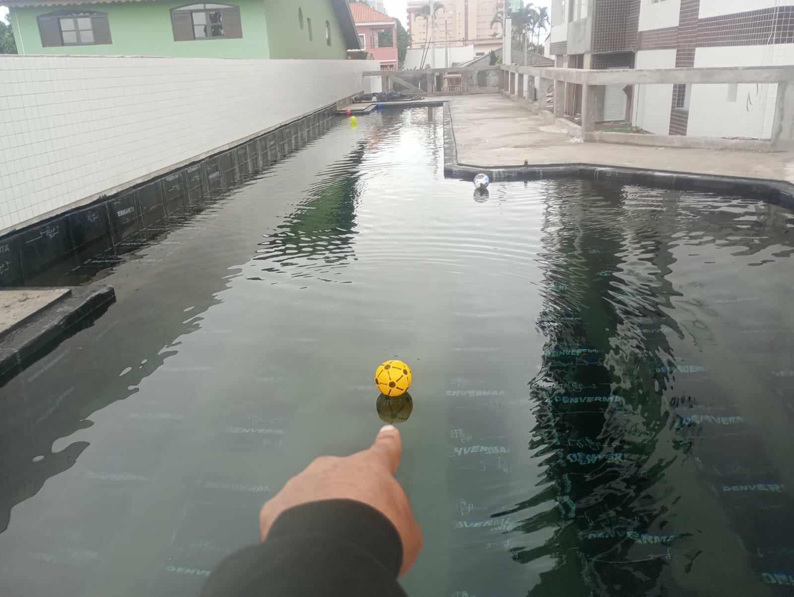 Impermeabilização de piscina com manta asfáltica dupla, 3 e 4mm.