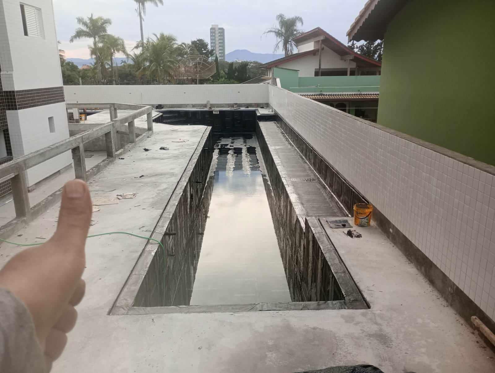 Impermeabilização de piscina com dupla manta asfáltica, 3 e 4mm.