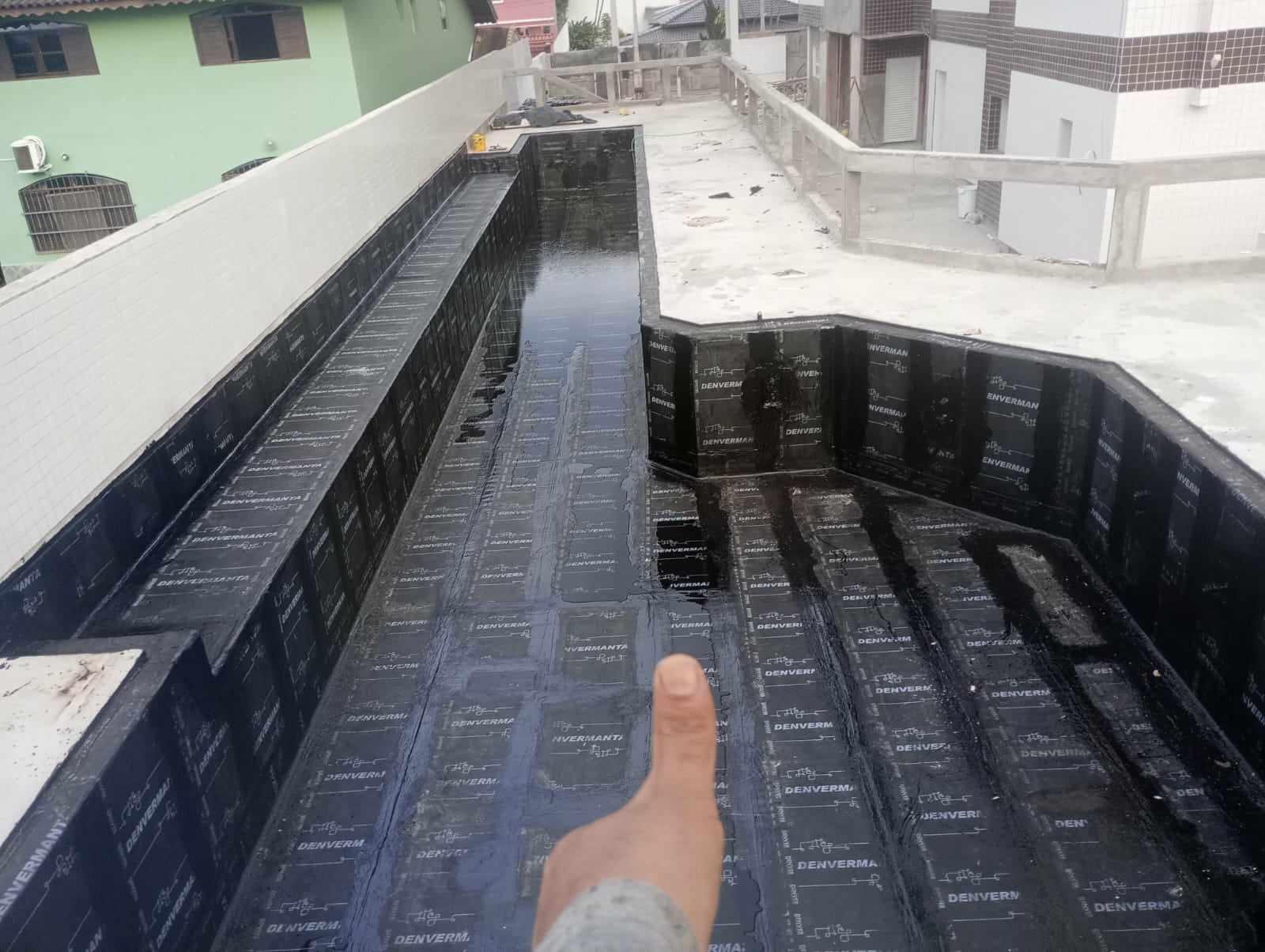 Impermeabilização de piscina com dupla manta asfáltica, 3 e 4mm.