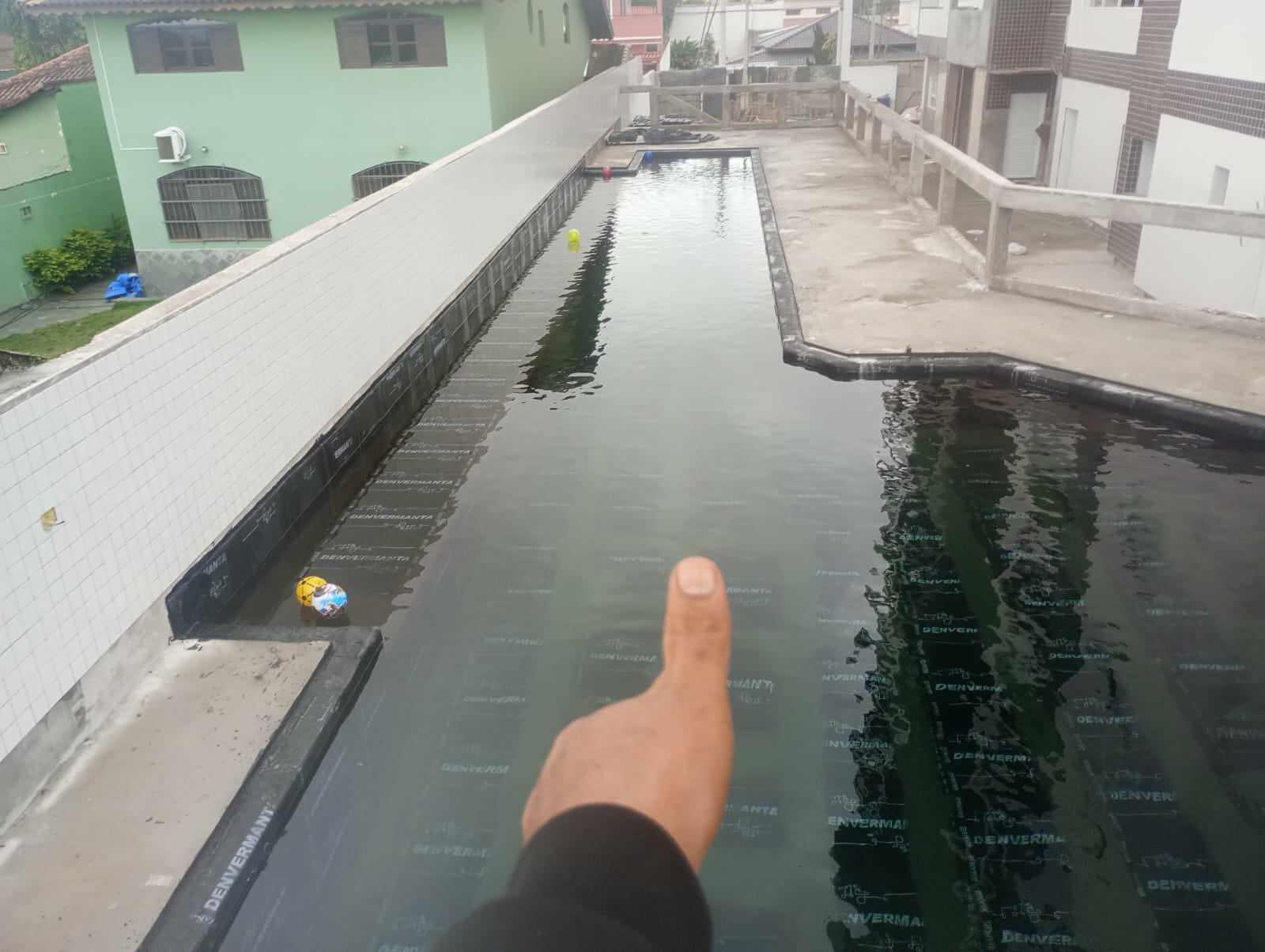 Impermeabilização de piscina com manta asfáltica dupla 3 e 4mm.