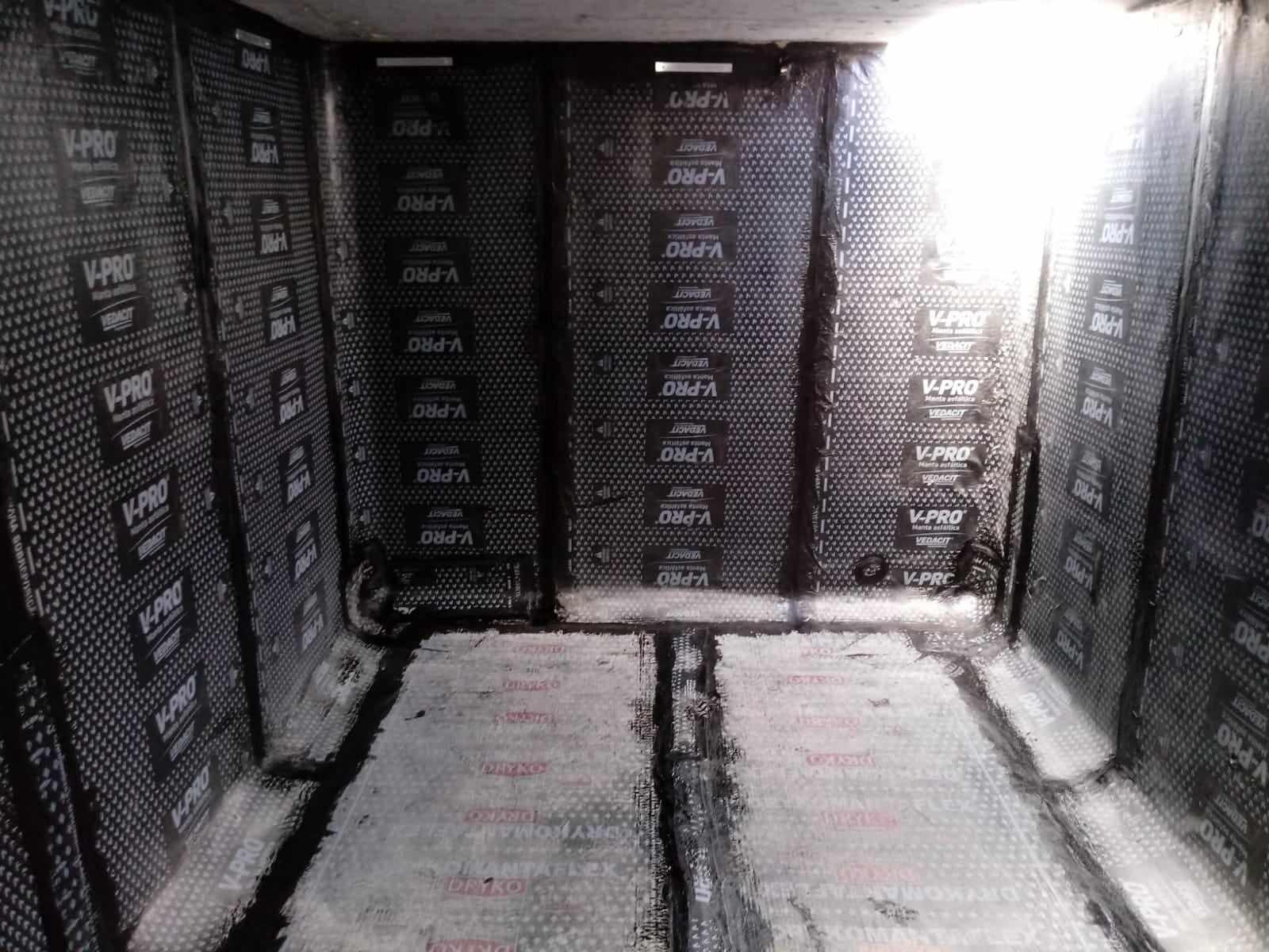 Impermeabilização de caixas d'água e reservatórios com manta asfáltica e argamassa polimérica.