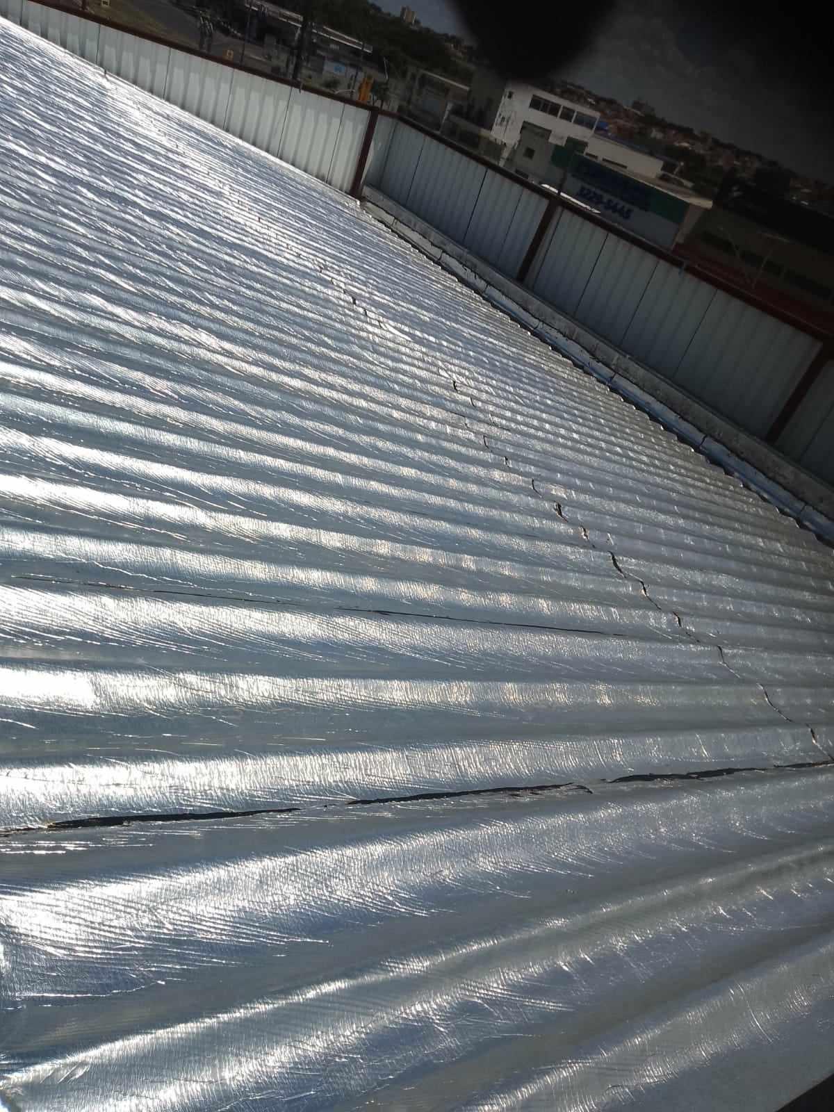 Impermeabilização e isolamento térmico, para telhados e coberturas expostas com manta asfáltica aluminada.
