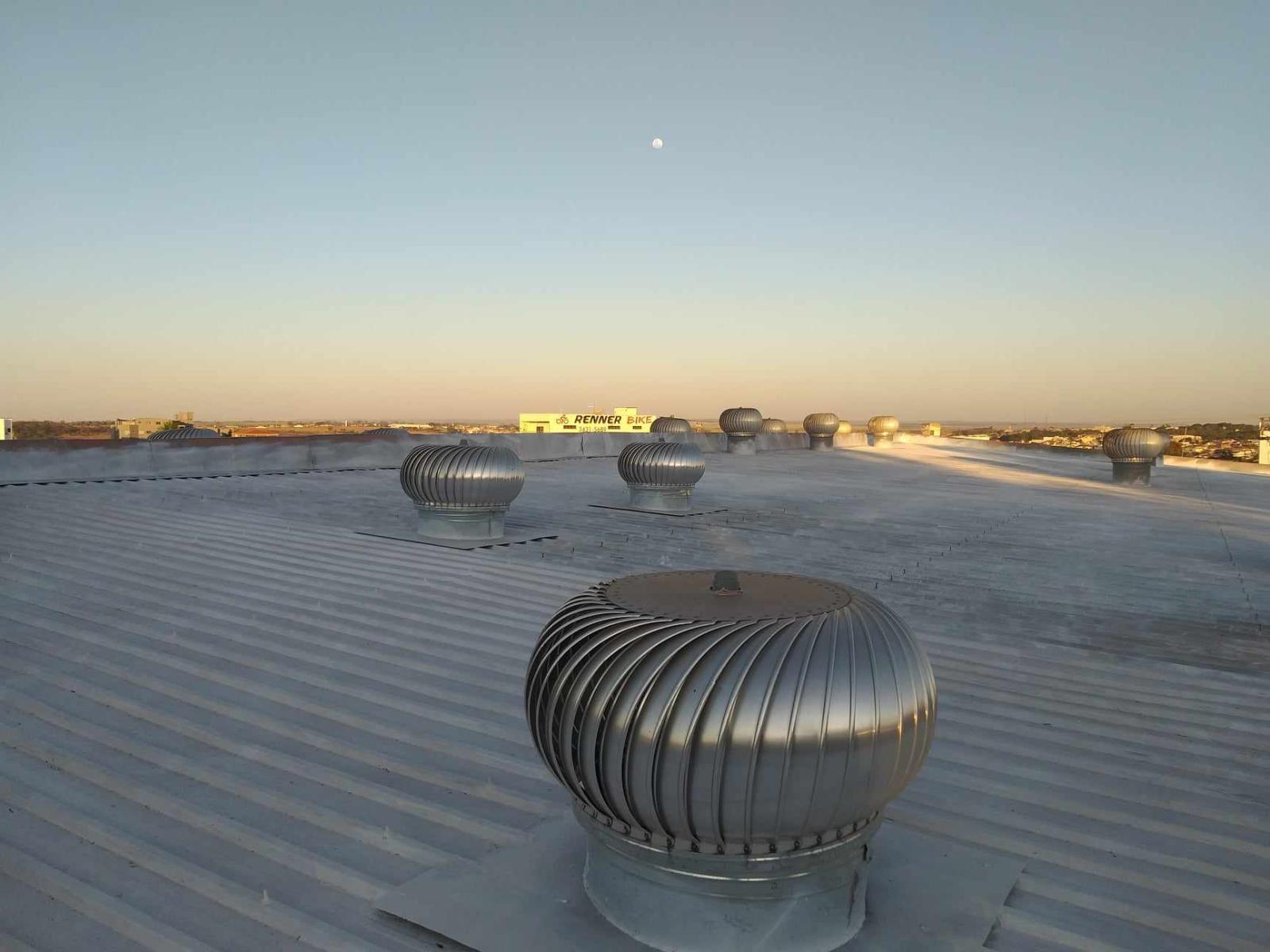 Impermeabilização e isolamento térmico, para telhados e coberturas expostas com tinta emborrachada térmica.