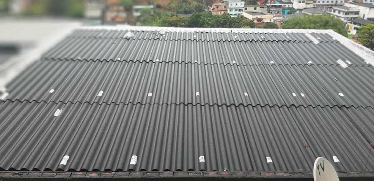 Impermeabilização e isolamento térmico, para telhados e coberturas expostas.